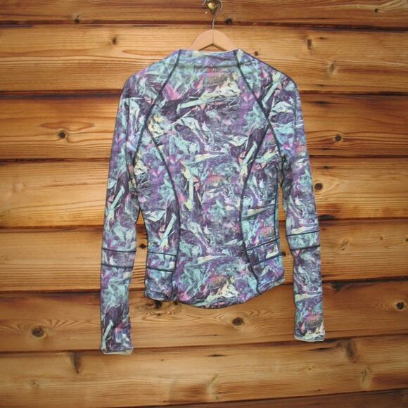 Lululemon Find Your Bliss Reversible Jacket in Vintage Green - Picture 6 of 12